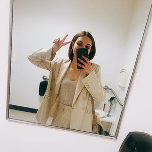 Meet your Posher, Isa